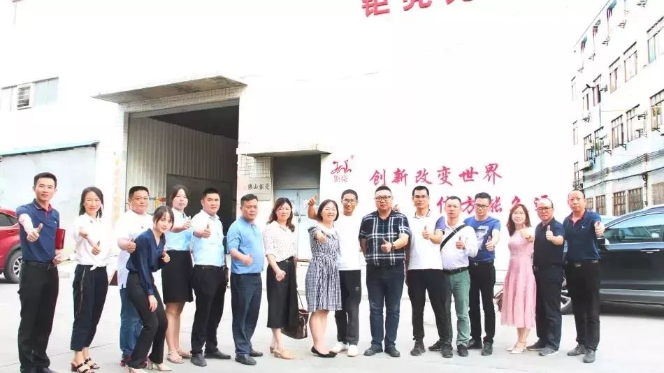 钜亮光學(xué)廠房合照 钜亮光學(xué)廠房合照